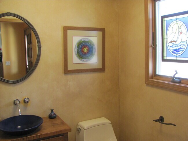 Building Photo - Charming Southwestern Stucco Home