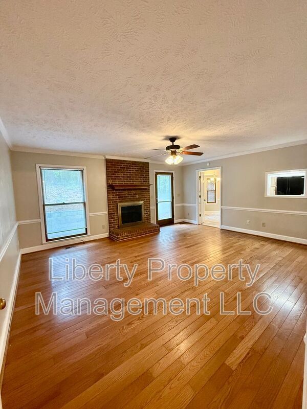 Building Photo - 2958 Walden Rd