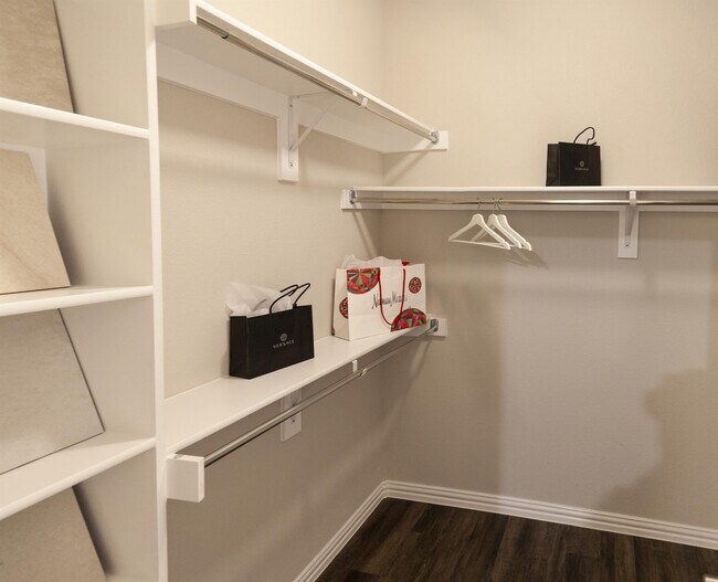 Building Photo - 1475 Waterview Dr