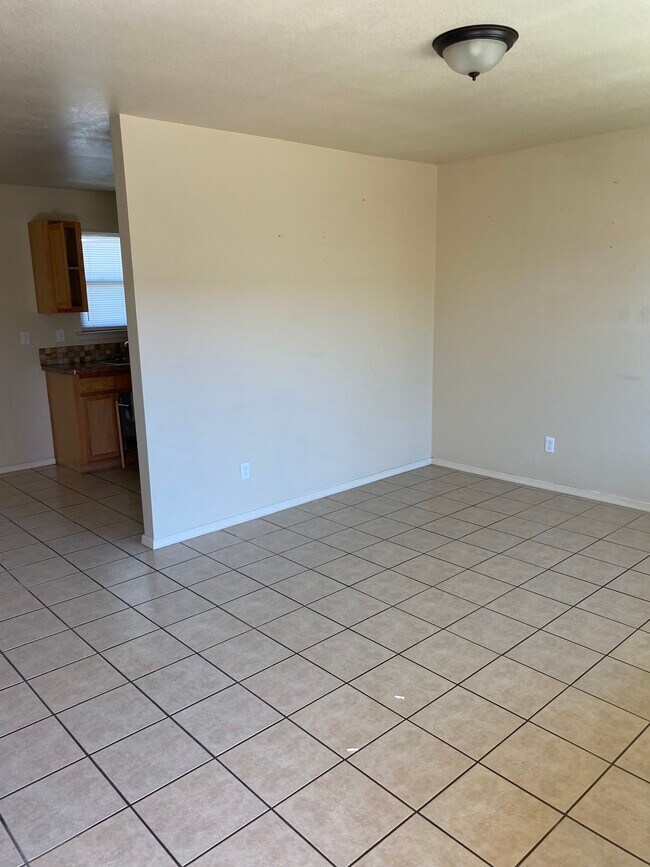 Livingroom to kitcken - 8493 Roseway Dr