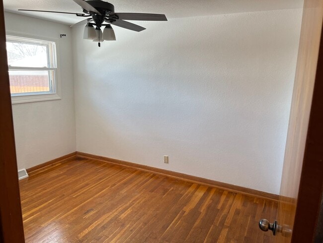 Building Photo - Private 4 bedroom and 2 bathroom home