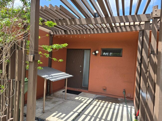 Building Photo - 10343 Greenhouse Rd