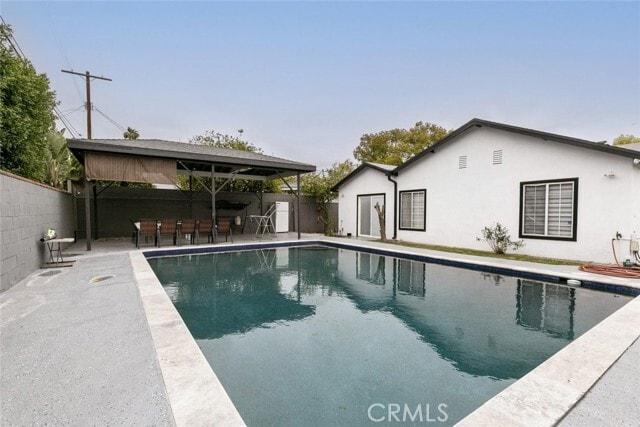 Building Photo - 7935 Hazeltine Ave