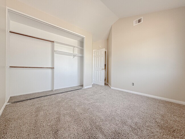 Building Photo - 39360 Longhorn Ct