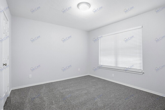 Building Photo - 508 W Lone Star Ave