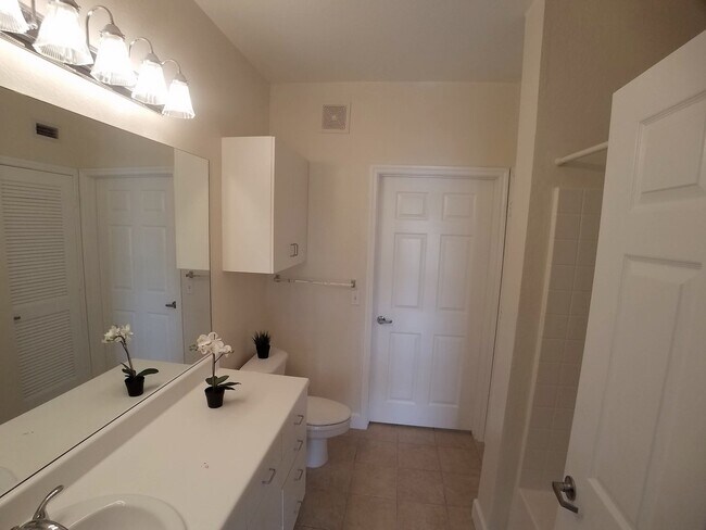 Building Photo - FOR RENT!!!  Beautiful Pool View Wood Floors Condo @ Park North Downtown Orlando!