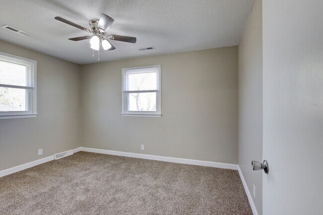 Building Photo - Four Bedroom with Bonus Room and a detache...