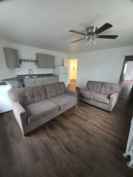 Primary Photo - 403 Locust Ave