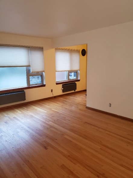 Building Photo - 530 W Olympic Pl