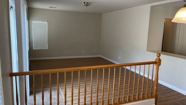 Building Photo - 2 STORY, 2,729 SQ FT HOME, 4 BEDROOMS, 3 BATHROOMS, A LOFT AND A 2 CAR GARAGE IN HENDERSON