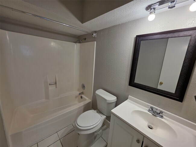 Building Photo - 22543 Market Square Ln