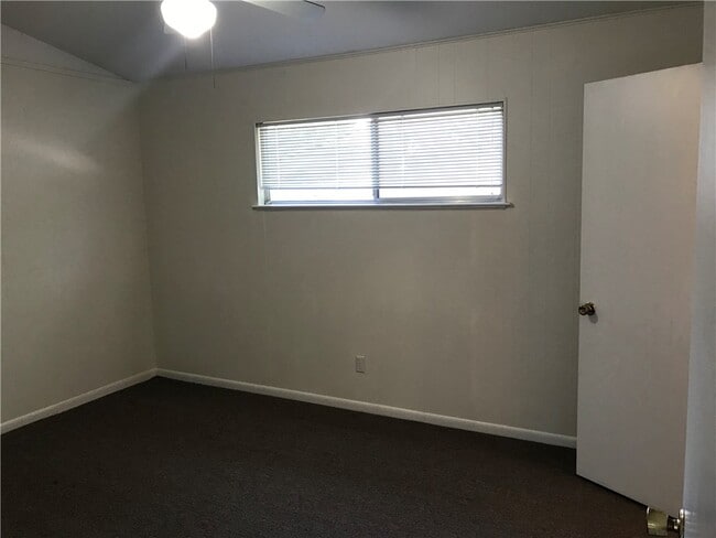 Building Photo - 801 W Lynn St