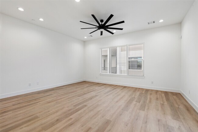 Building Photo - 4039 Buck St