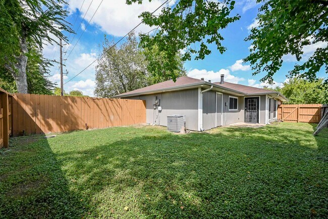 Building Photo - 6715 Greenyard Dr