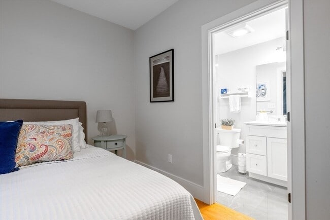 Building Photo - 315 College Farm Rd