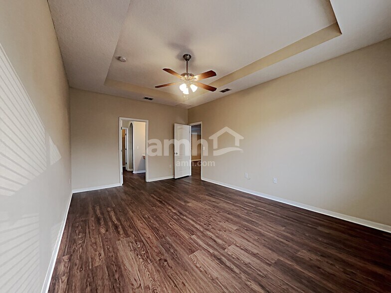 Building Photo - 711 Red Cedar Ct