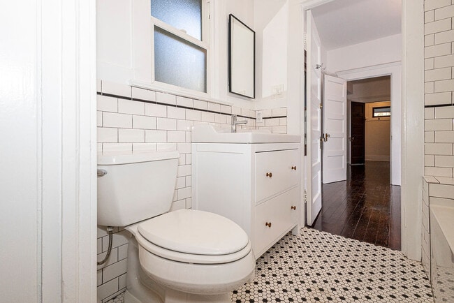 Building Photo - 1616 Bridge St