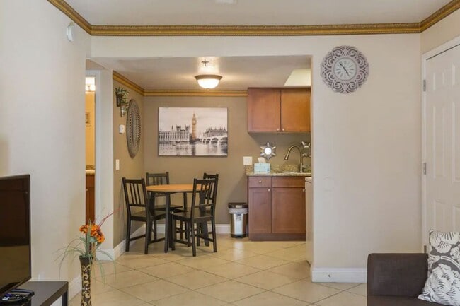 Building Photo - **$500 OFF 1ST MONTH RENT!!** Super Cute 1...