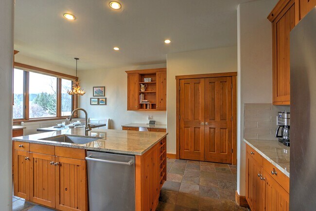 Building Photo - 408 Settlement Ln