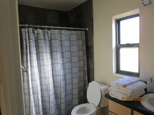 Building Photo - 2001 Gold Ave SE