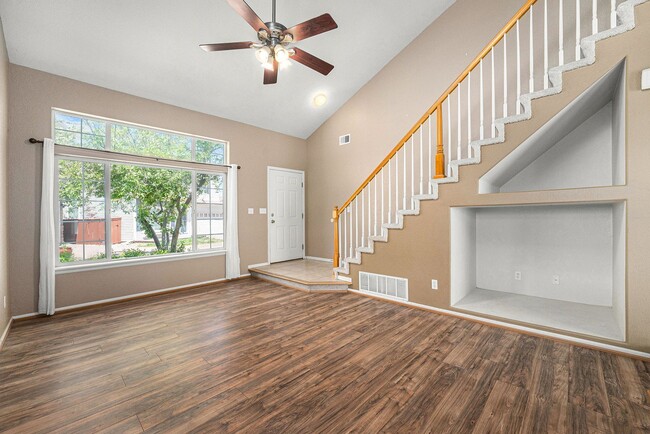 Building Photo - Exceptionally Maintained 2-Story Home in G...