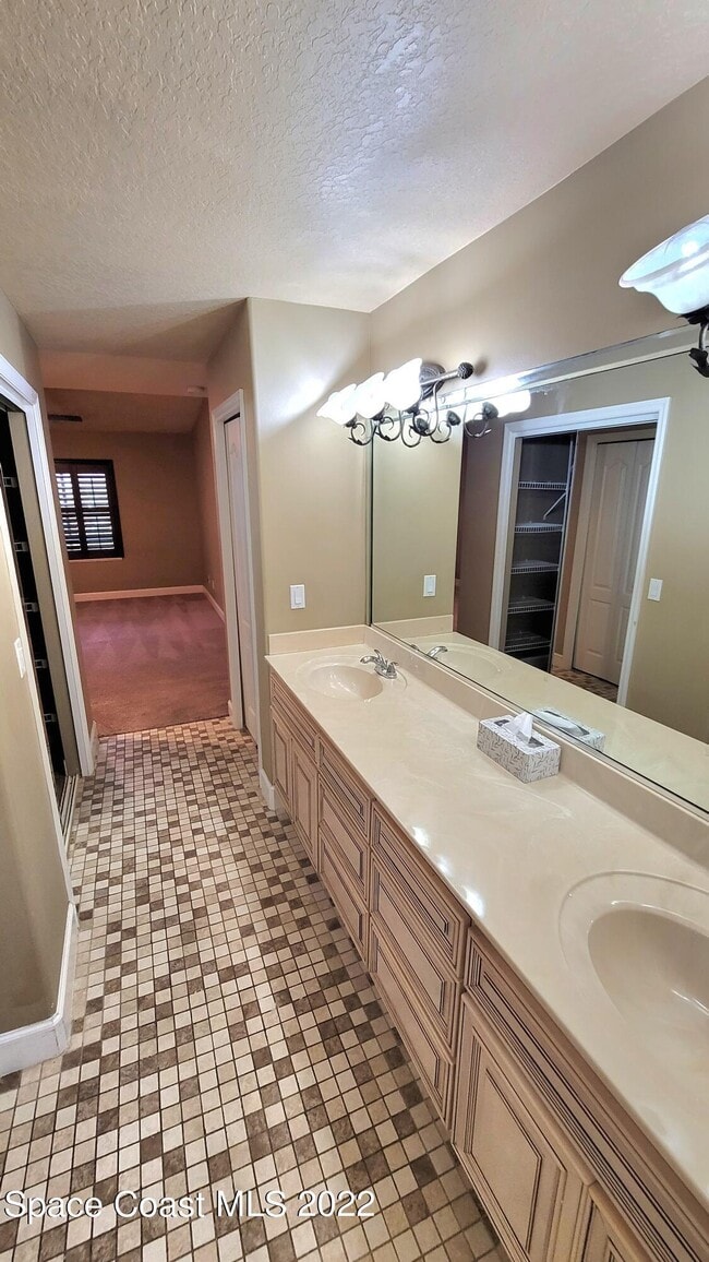 Building Photo - 2577 Sykes Creek Dr