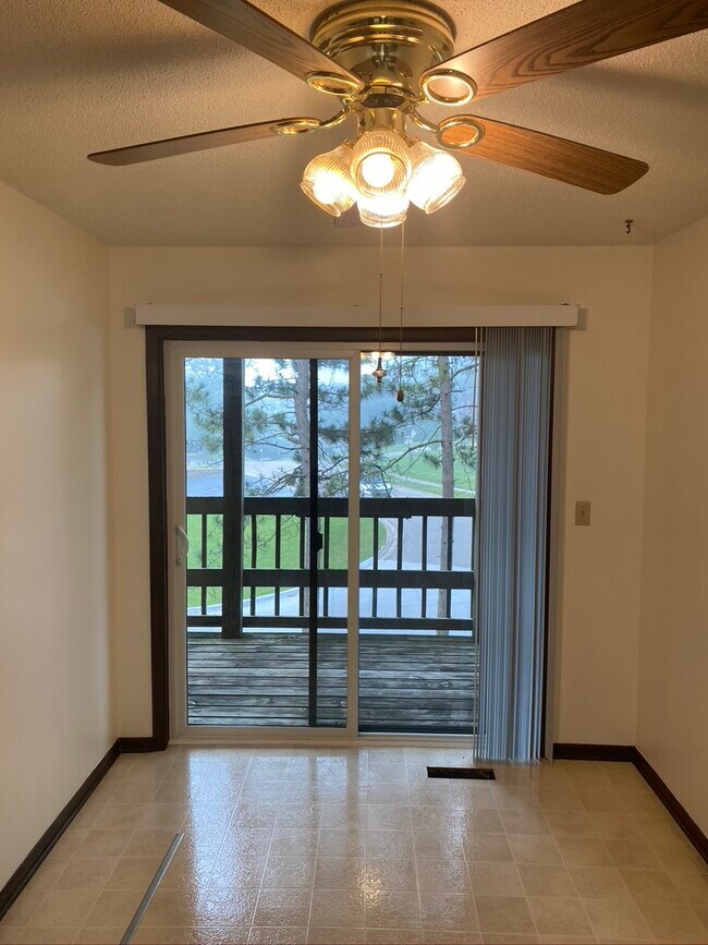 Deck - 512 Breezy Point Dr