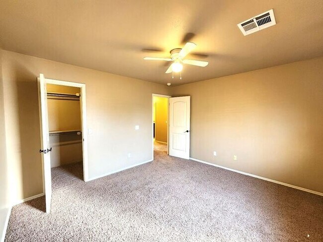 Building Photo - 4 Bed 2 Bath 2 Car Duplex in the Oxford Park Addition in Edmond