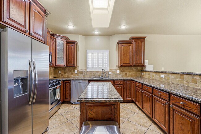 Building Photo - Corner 3 bedroom 3 bath home in Northwest El Paso
