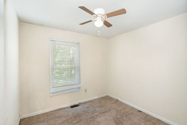 Building Photo - 10701 Houck Dr