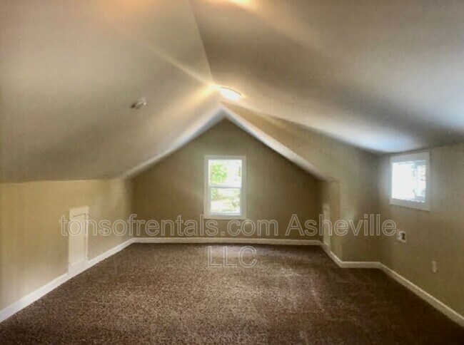 Building Photo - 70 Springside Rd