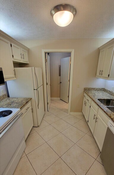 Building Photo - 382 Waterside Avenue