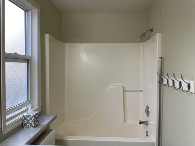 Building Photo - Adorable 4 Bedroom 2.5 Bath Home in Fisher...