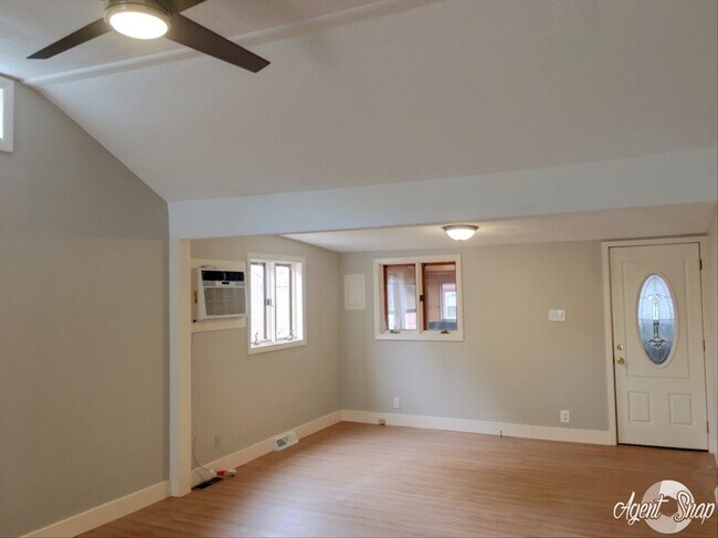 Building Photo - 13 Hemlock Rd