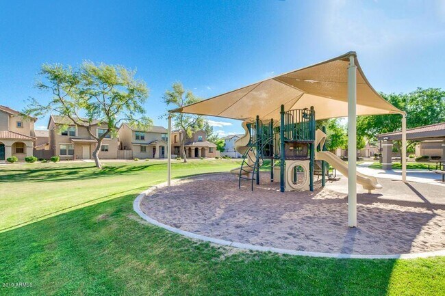 Building Photo - 1977 E Emily Ln