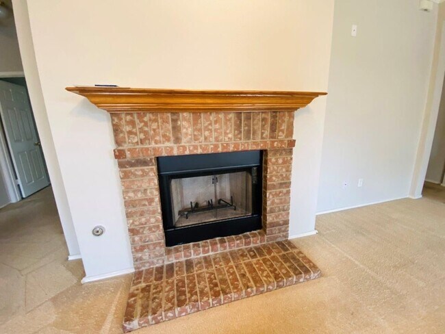 Building Photo - 207 Golden Gate Dr