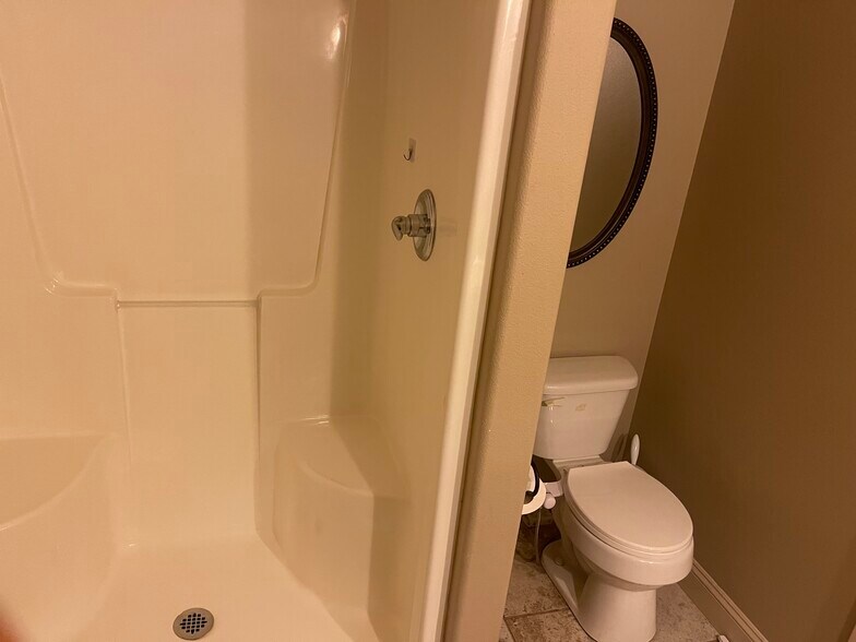 Building Photo - 1431 Heather Ln