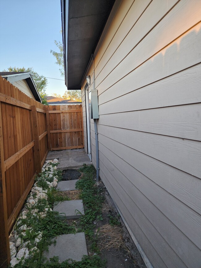 Building Photo - 1050 Shephard Dr