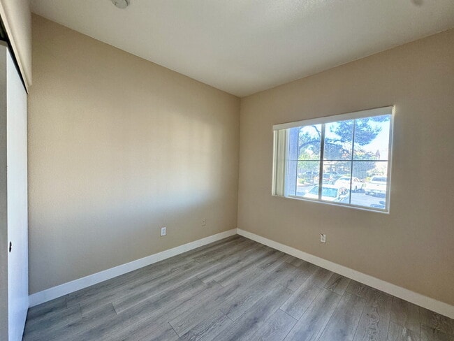 Building Photo - DOWNSTAIRS CONDO | GATED COMMUNITY | CENTENNIAL HILLS | UPDATED 3 BEDROOM