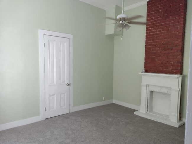 Building Photo - 912 Marigny St