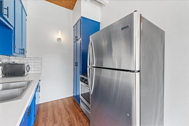 Building Photo - 6114 Cahuenga Blvd