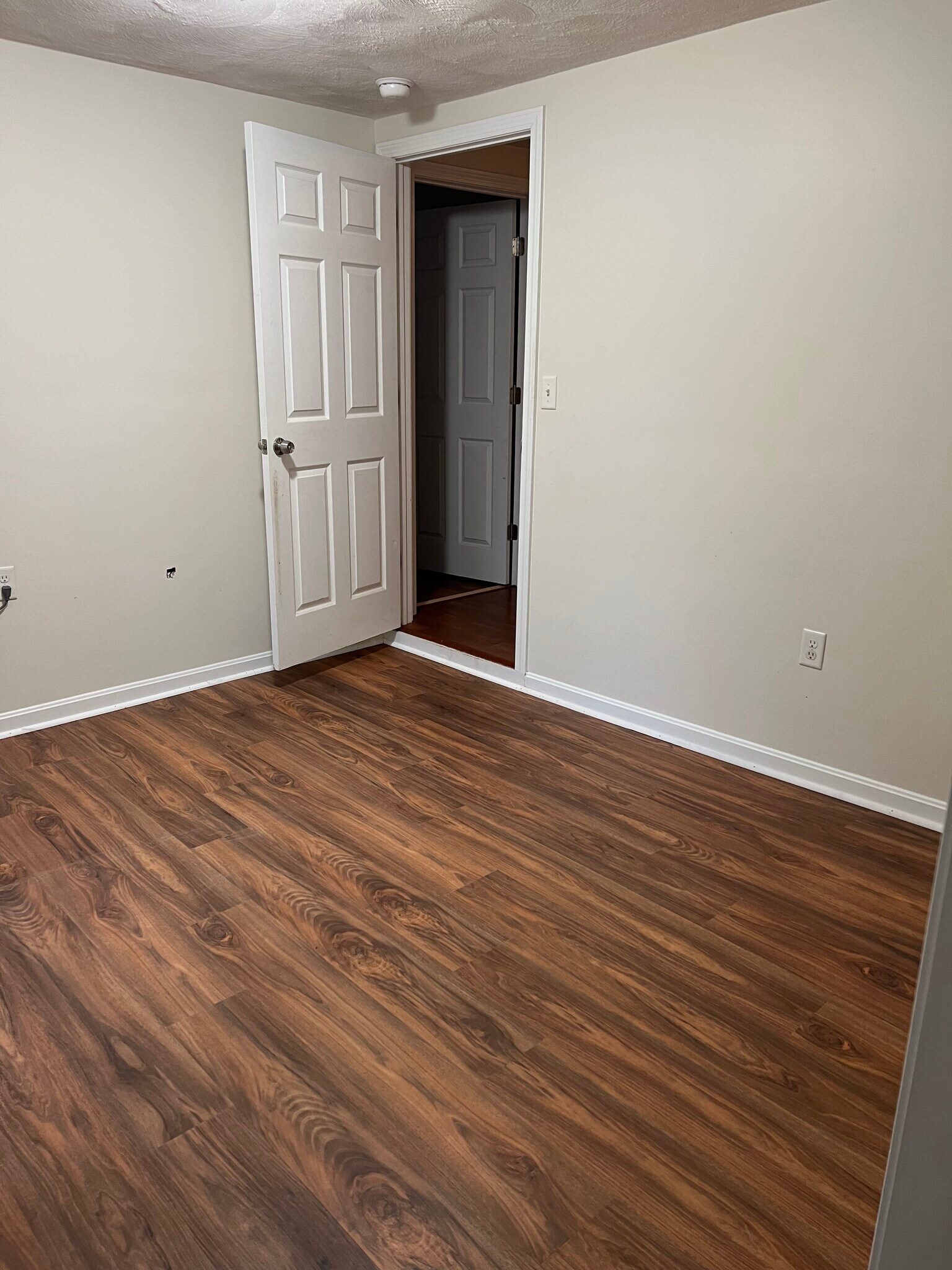 Building Photo - 322 Main St