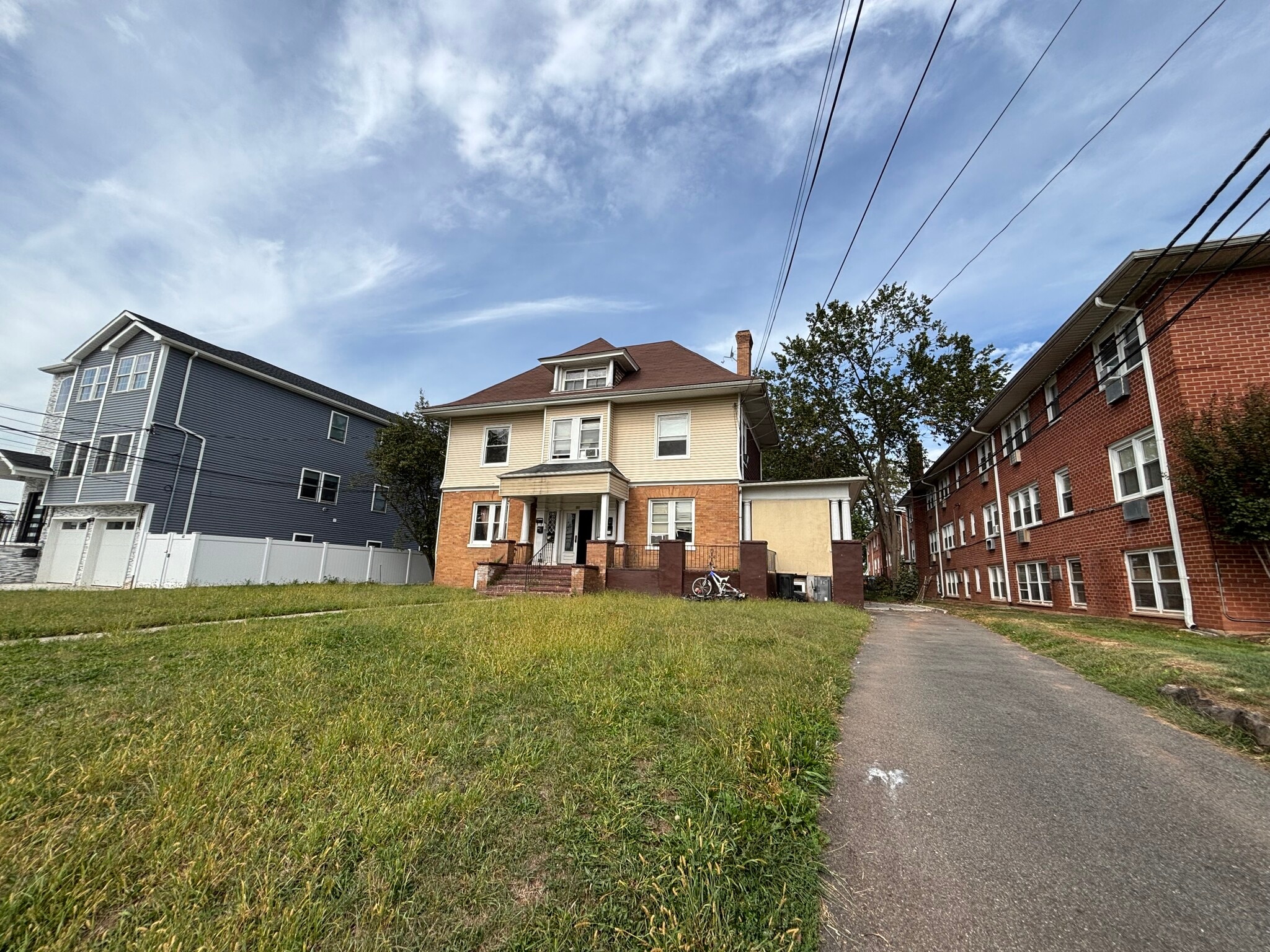 Building Photo - 191 Stiles St
