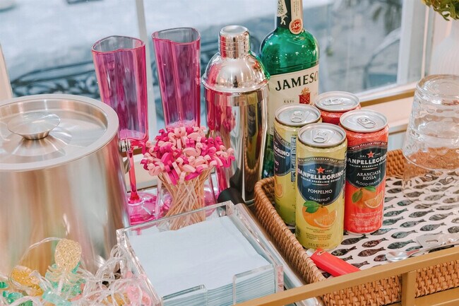 Building Photo - 519 28th St