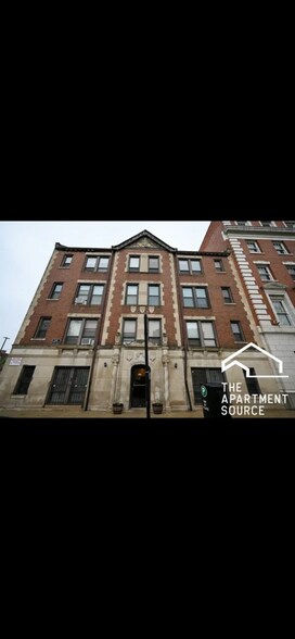 Building Photo - 3346 N Marshfield Ave