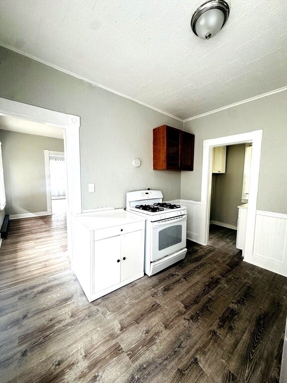 Building Photo - 738 Central St