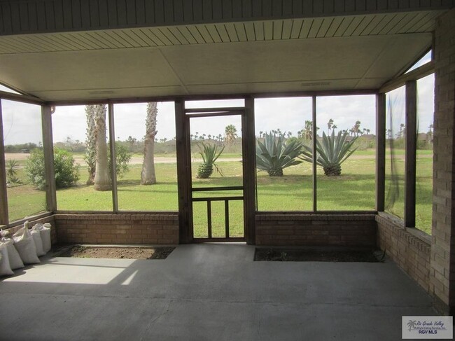 back screened patio - 18 Augusta Dr