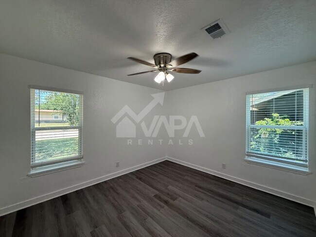 Building Photo - 106 Covina Ave