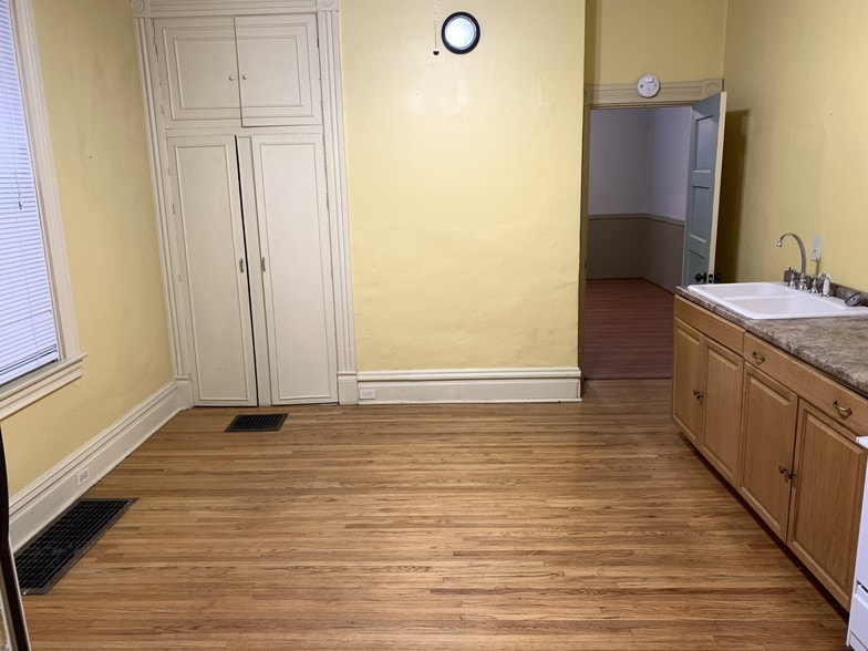 Building Photo - 719 Savannah Ave