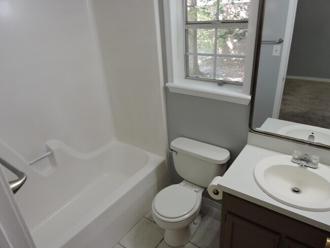 Building Photo - 215 Grand Prix Dr
